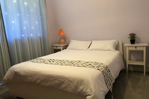 Canberra Entire House 3 Bedroom - Accommodation Mermaid Beach 2