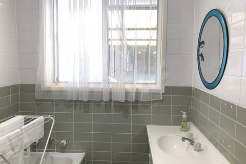 Canberra Entire House 3 Bedroom - Accommodation Mermaid Beach 7