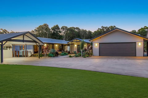 A PERFECT STAY - Lennox Unique Coastal Retreat - Accommodation Mermaid Beach 0