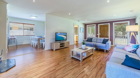 Loch Retreat 550m TO Town - Accommodation Mermaid Beach 6