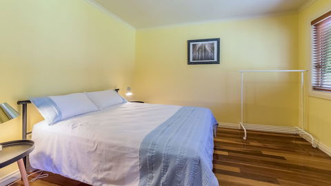 Loch Retreat 550m TO Town - Accommodation Mermaid Beach 5