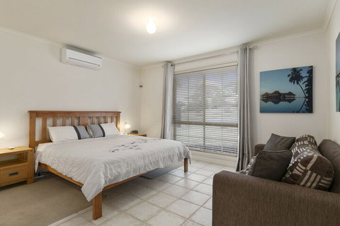 Seaholme Free Wifi & Foxtel - Accommodation Mermaid Beach 7