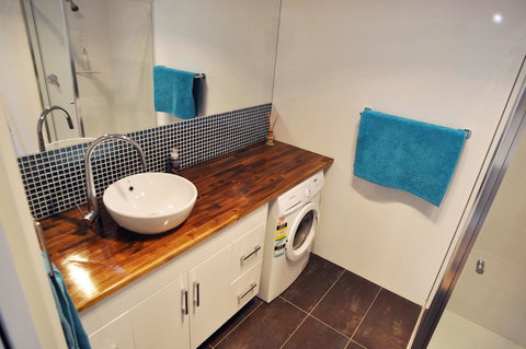 Waves On Florida Surf Side - Accommodation Mermaid Beach 1