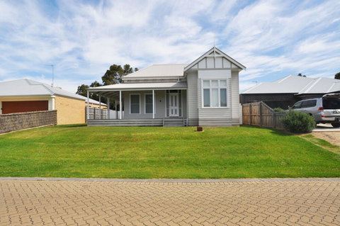 Paperbark Homestead PET Friendly - Accommodation Mermaid Beach 0