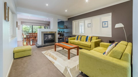 Oceans 11 Surfside Wifi & Foxtel PET Friendly - Accommodation Mermaid Beach 4