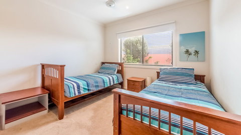 Oceans 11 Surfside Wifi & Foxtel PET Friendly - Accommodation Mermaid Beach 2