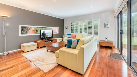 Oceans 11 Surfside Wifi & Foxtel PET Friendly - Accommodation Mermaid Beach 6