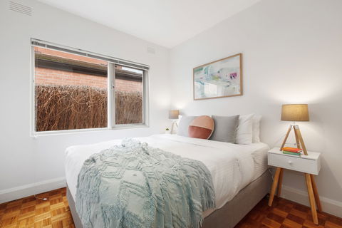 Balcony Retreat Apartment By Ready Set Host - Accommodation Mermaid Beach 3