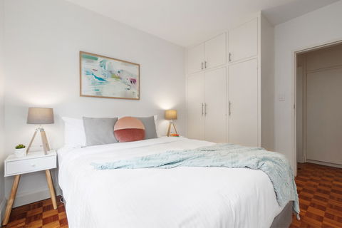 Balcony Retreat Apartment By Ready Set Host - Accommodation Mermaid Beach 5