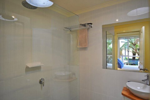 THE Sails 4 Linen Included Central Location - Accommodation Mermaid Beach 2