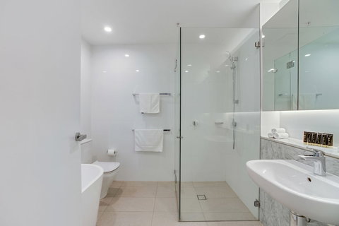 HomeHotel Boutique & Luxurious Apartment Super Clean - Accommodation Mermaid Beach 2