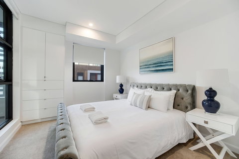 HomeHotel Boutique & Luxurious Apartment Super Clean - Accommodation Mermaid Beach 1