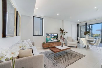 HomeHotel Boutique & Luxurious Apartment Super Clean - Accommodation Mermaid Beach 6