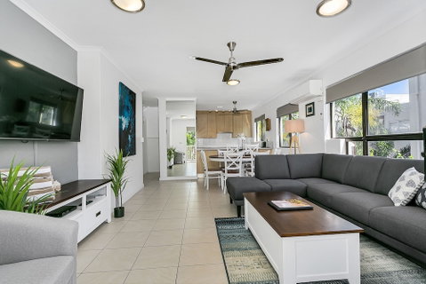 Seascape Holiday-Tropical Reef Apartment - Accommodation Mermaid Beach 6