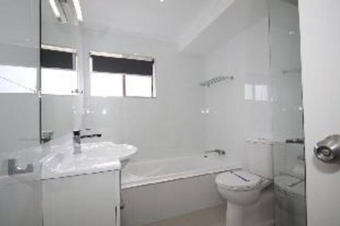 Skyline Unit 8 / 12 Thurlow Avenue - Accommodation Mermaid Beach 3