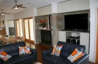 Maleny Grove - Accommodation Mermaid Beach 3