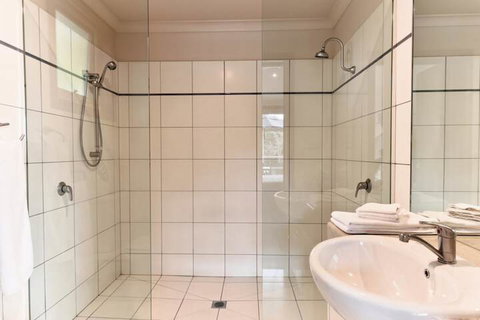 Eugenies Luxury Accommodation - Accommodation Mermaid Beach 5