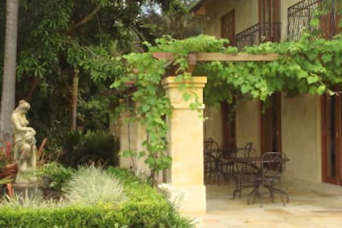 Abbie's Byron Bay Villa - Accommodation Mermaid Beach 2