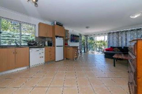 Sunset Towers Unit 3 / 25 Donald Street - Accommodation Mermaid Beach 2