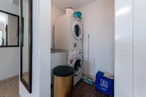 Sunset Towers Unit 3 / 25 Donald Street - Accommodation Mermaid Beach 4