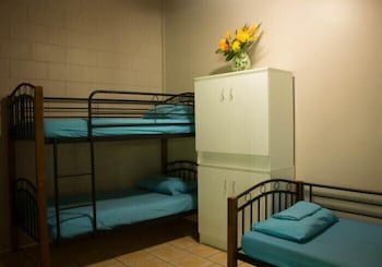 Dougies Backpackers - Accommodation Mermaid Beach 3