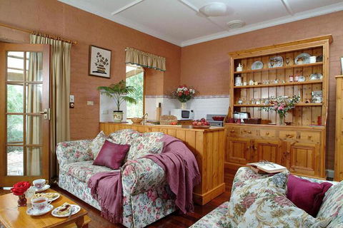 Amandas Cottage 1899 - Accommodation Mermaid Beach 3