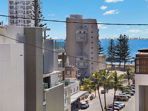 Woobera Unit 14 On The Hill Overlooking Tweed Heads & Coolangatta - Accommodation Mermaid Beach 3