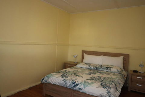 The South Sussex Cottage - Accommodation Mermaid Beach 3