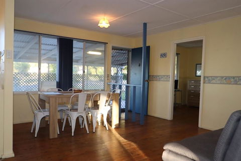 The South Sussex Cottage - Accommodation Mermaid Beach 2