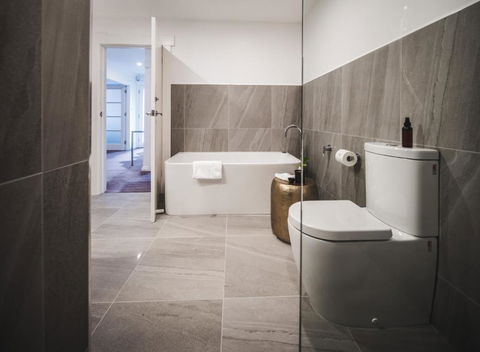 Russell House - Accommodation Mermaid Beach 1