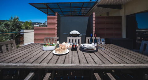Russell House - Accommodation Mermaid Beach 5