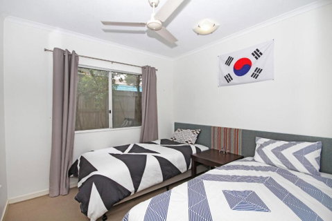 Unit 2 Sea Breeze Villas Coolum Beach - Accommodation Mermaid Beach 4