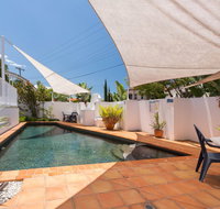 Chevron Sails - Accommodation Mermaid Beach