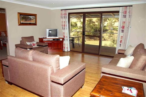 Elm Cottage - Accommodation Mermaid Beach 5