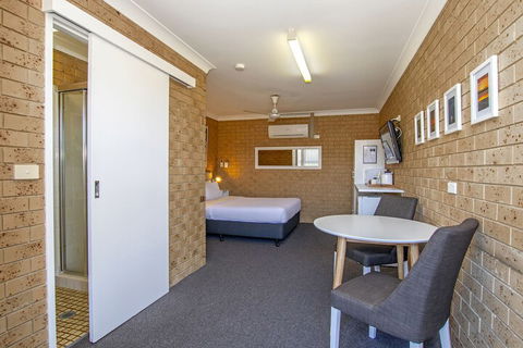Coast Inn Motel - Accommodation Mermaid Beach 5