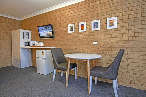 Coast Inn Motel - Accommodation Mermaid Beach 3