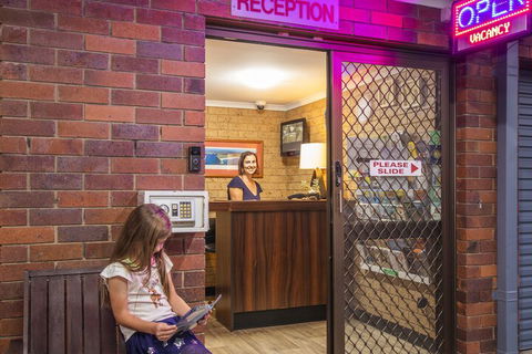 Coast Inn Motel - Accommodation Mermaid Beach 2