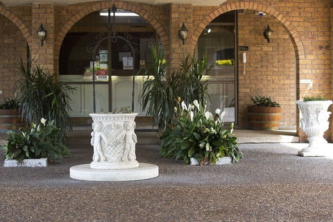 Cumberland Motor Inn - Accommodation Mermaid Beach 0