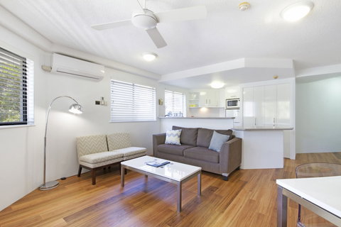 Caribbean Resort - Accommodation Mermaid Beach 5