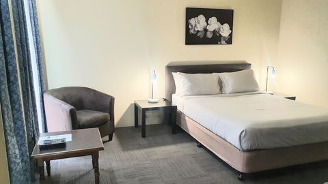 Hotel Cavalier - Accommodation Mermaid Beach 4