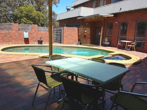 Hotel Cavalier - Accommodation Mermaid Beach 1