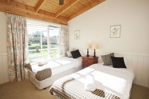 Beechworth Cedar Cottages - Accommodation Mermaid Beach 4