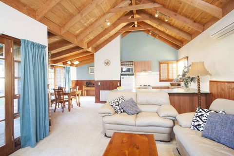 Beechworth Cedar Cottages - Accommodation Mermaid Beach 1