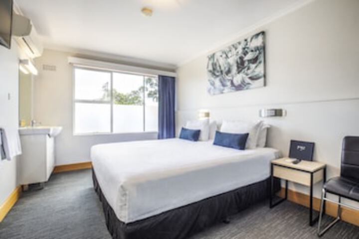 Derwent Park TAS Accommodation Mermaid Beach