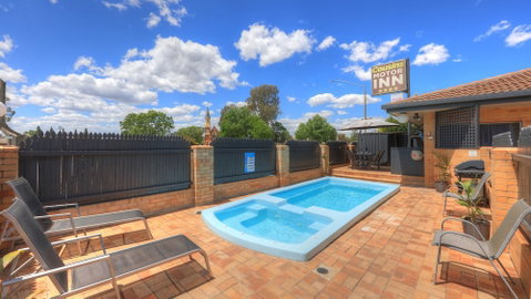 Cousins Motor Inn - Accommodation Mermaid Beach 0