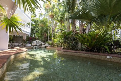 The White House Port Douglas - Accommodation Mermaid Beach 2