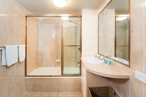 Burleigh Point Holiday Apartments - Accommodation Mermaid Beach 5