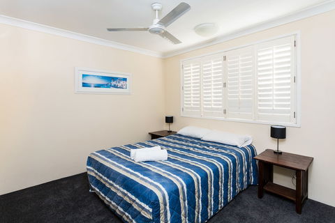 Burleigh Point Holiday Apartments - Accommodation Mermaid Beach 3