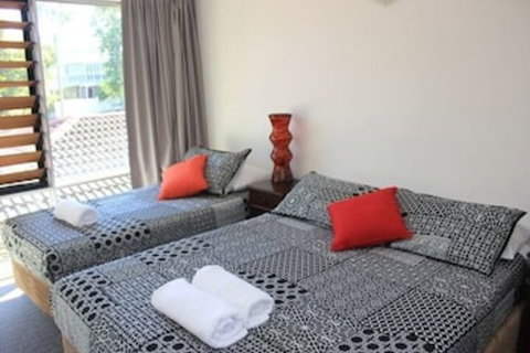 Townsville Holiday Apartments - Accommodation Mermaid Beach 2