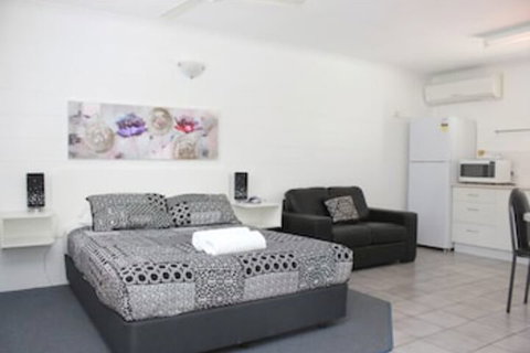 Townsville Holiday Apartments - Accommodation Mermaid Beach 6